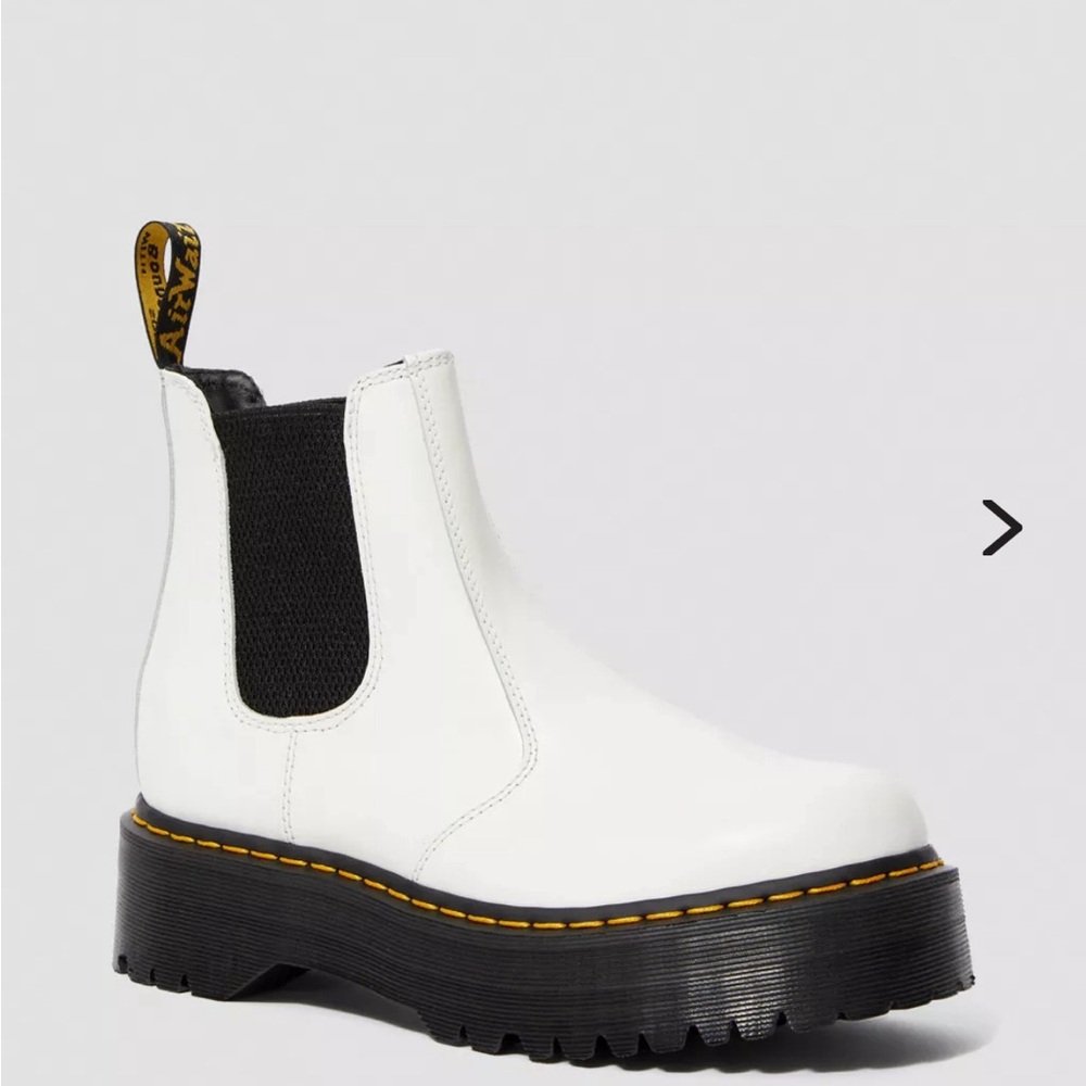 Dr Martens Smooth Leather Chelsea Boot